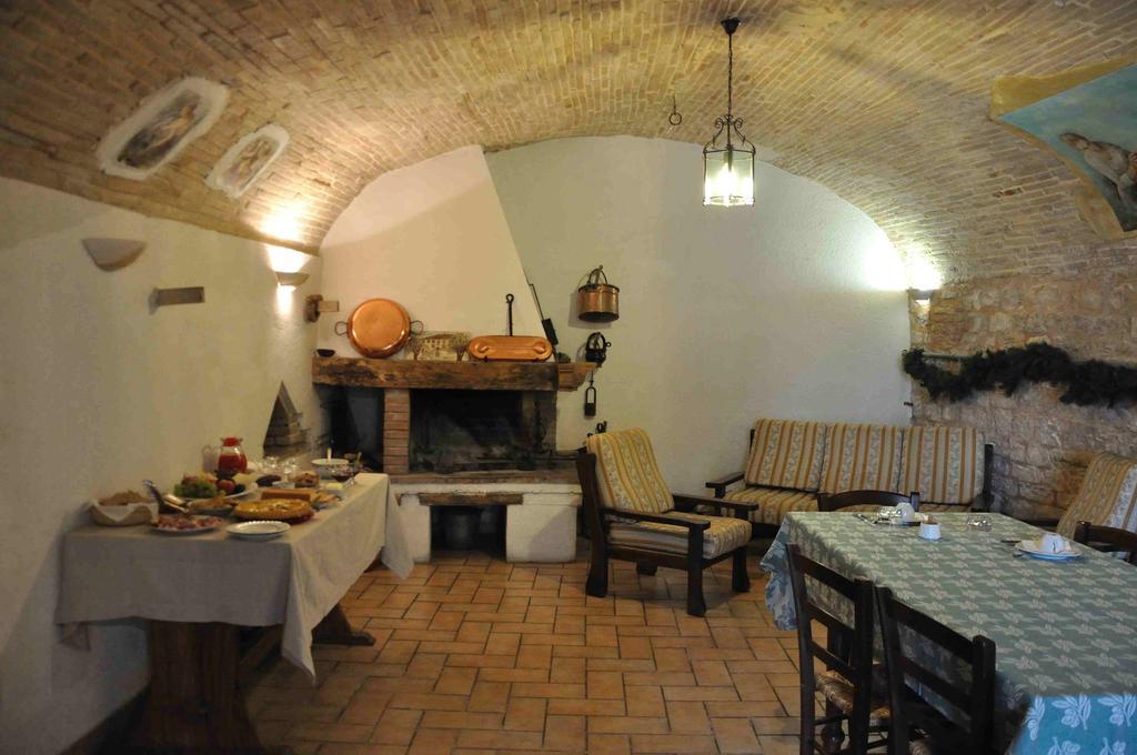 Agriturismo "Antico Frantoio" Фолиньо Экстерьер фото